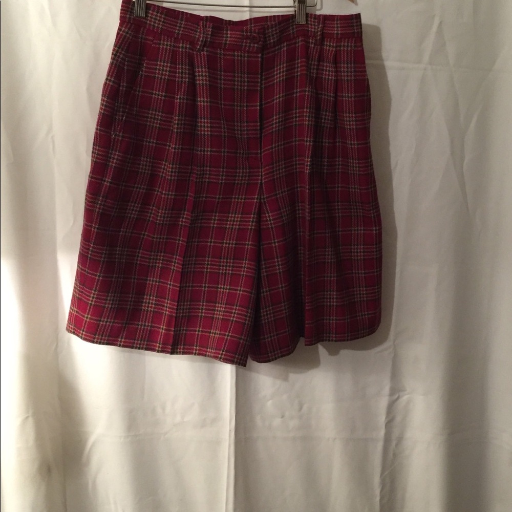 100% wool Charter club red plaid  shorts size 14